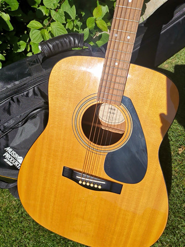 Music store akustikgitarre - music,