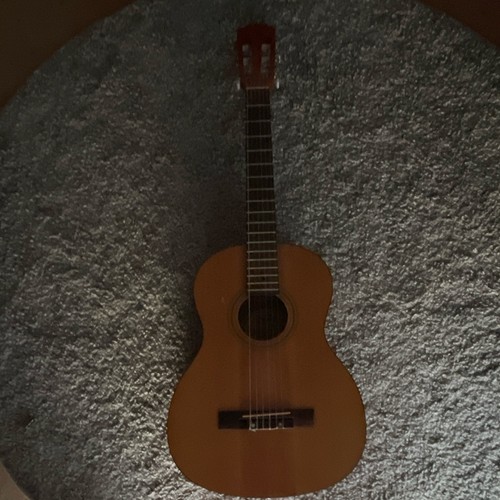 Akustikgitarre aus holz braun - akustikgitarre, holz,